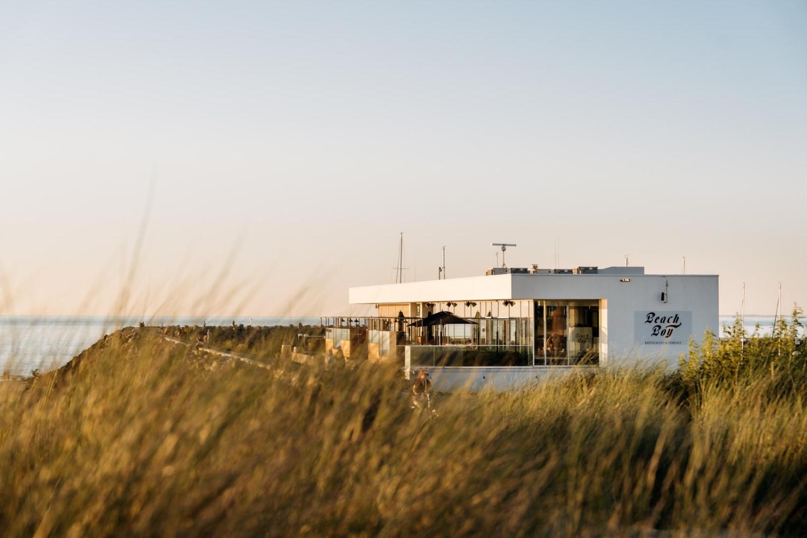 Residentie Strandhotel - With Service And Wellness